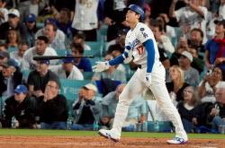 开云体育APP下载-詹姆斯大赞庫(kù)里：他(tā)就是篮球(qiú)界(jiè)的(de)大穀(gǔ)翔(xiáng)平