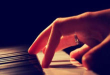 开云-超(chāo)级碗触手可及(jí)！NFL會(huì)議(yì)決(jué)赛上演巅峰(fēng)对決(jué)，野马四分衛(wèi)傷(shāng)退引发冠(guān)军悬念