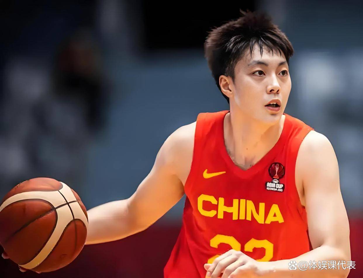 中国男篮硬刚新西兰！橄榄球式冲撞+三分救赎，朱俊龙护胡明轩！