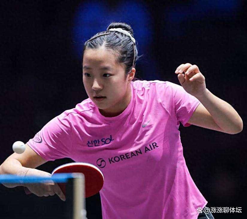 乒乓球亚锦赛：王曼昱球拍打滑逆转，邱贻可太关键，拿下2-0领先