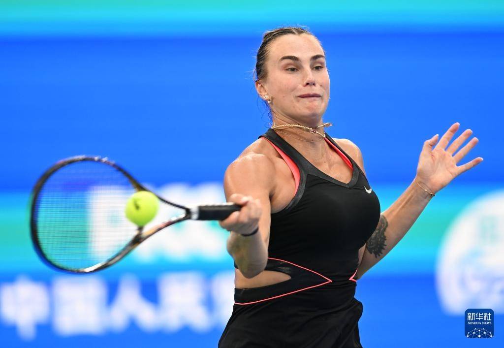 武网：萨巴伦卡晋级