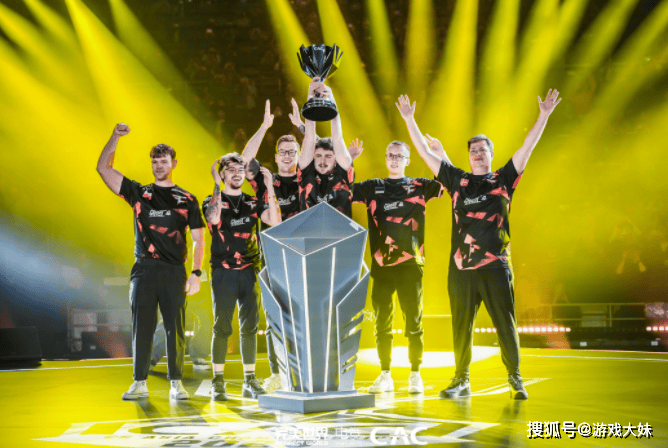 电竞圈出现离谱事件，选手比赛时突然缺席，跑去参加DOTA2比赛