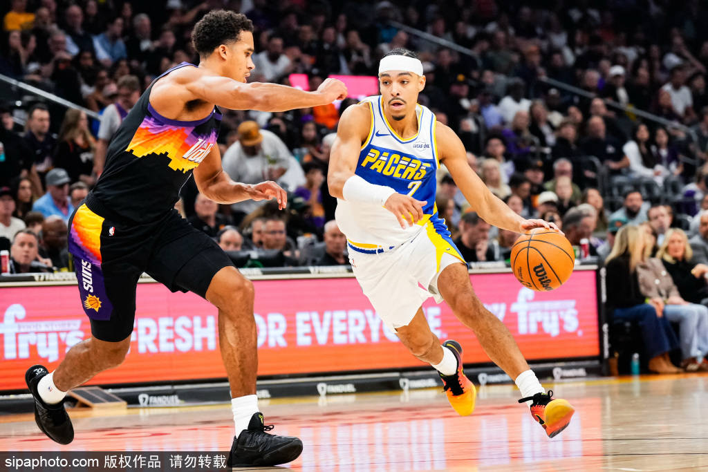 太阳队格雷森-阿伦因右大腿受伤缺席比赛，狄龙-布鲁克斯能否填补空缺？