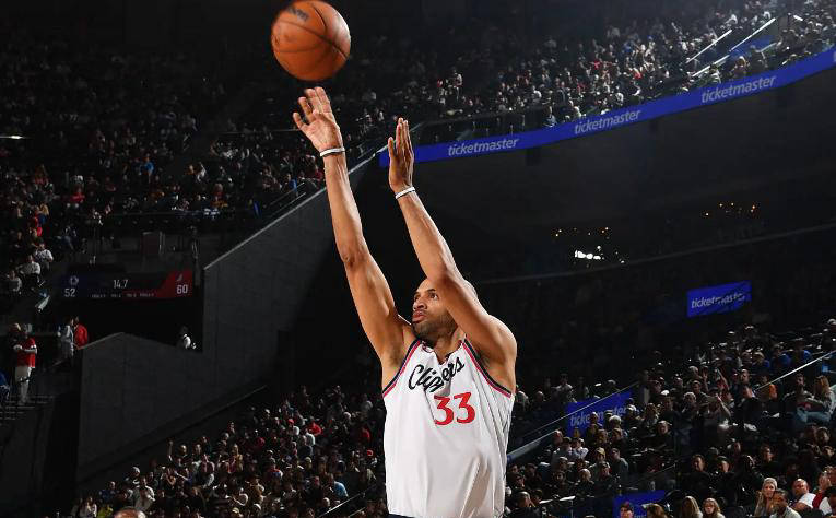 快船锋线老将巴图姆防守贡献惊人