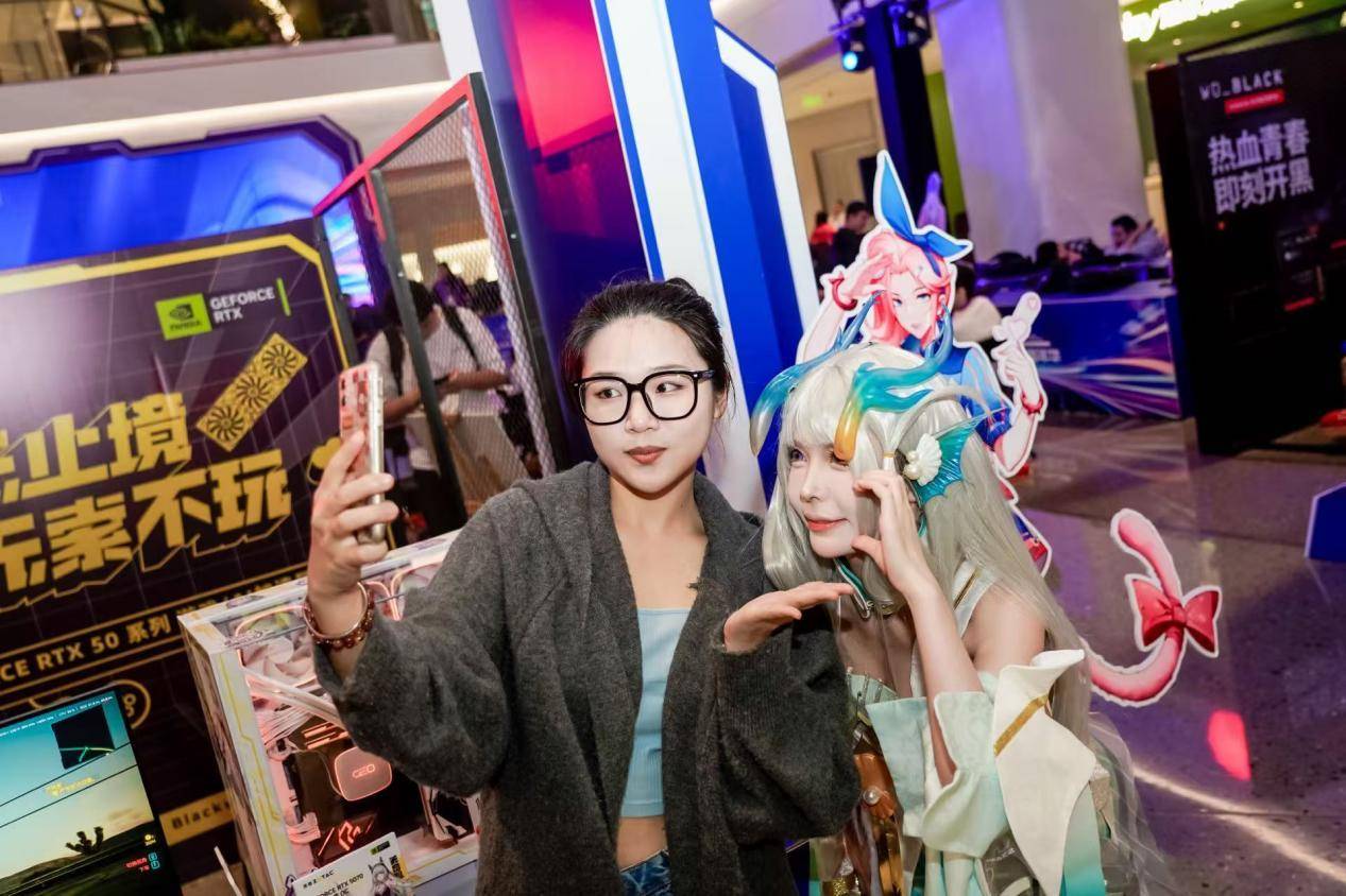 电竞热潮席卷上海 2025全民电竞嘉年华线下淘汰赛圆满收官